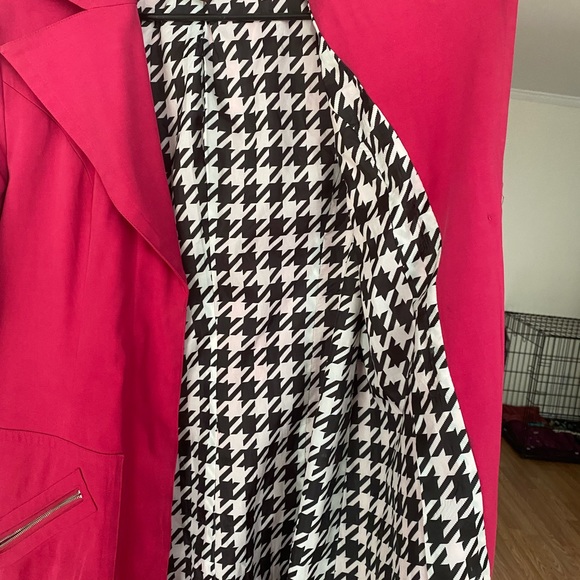 Bandolino hot pink trench coat - Picture 2 of 2